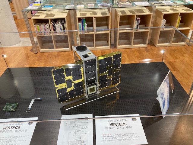 東京都市大学 世田谷キャンパス図書館に展示されたVERTECS実物大模型
